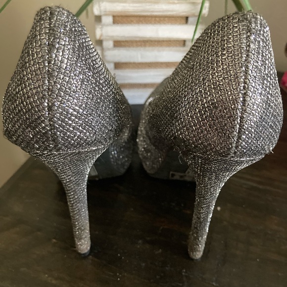 Woman silver heels - Picture 3 of 3